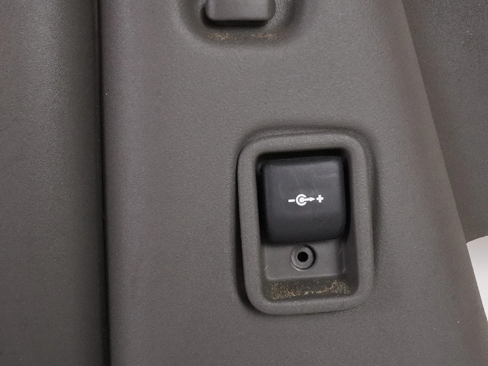 1999 - 2002 LAND ROVER DISCOVERY II 2 STORAGE COMPARTMENT TRUNK COVER REAR LEFT Foto 4 de 4