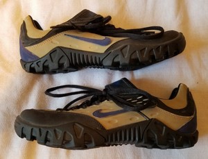 nike acg mountain bike shoes