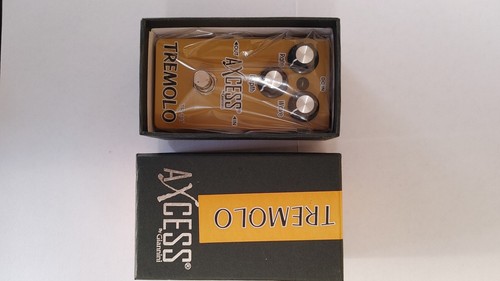 Giannini TR-107 Tremolo Guitar Pedal - Picture 2 of 2