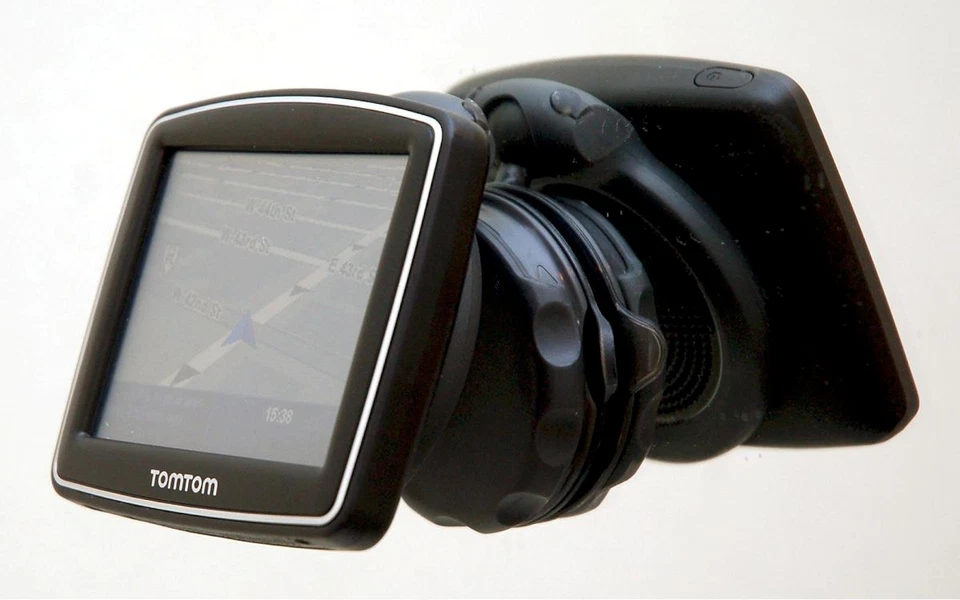 NEW TomTom ONE 130 S Car GPS Navigator Package Set 130s USA/Canada Maps BLACK - Image 4 of 4