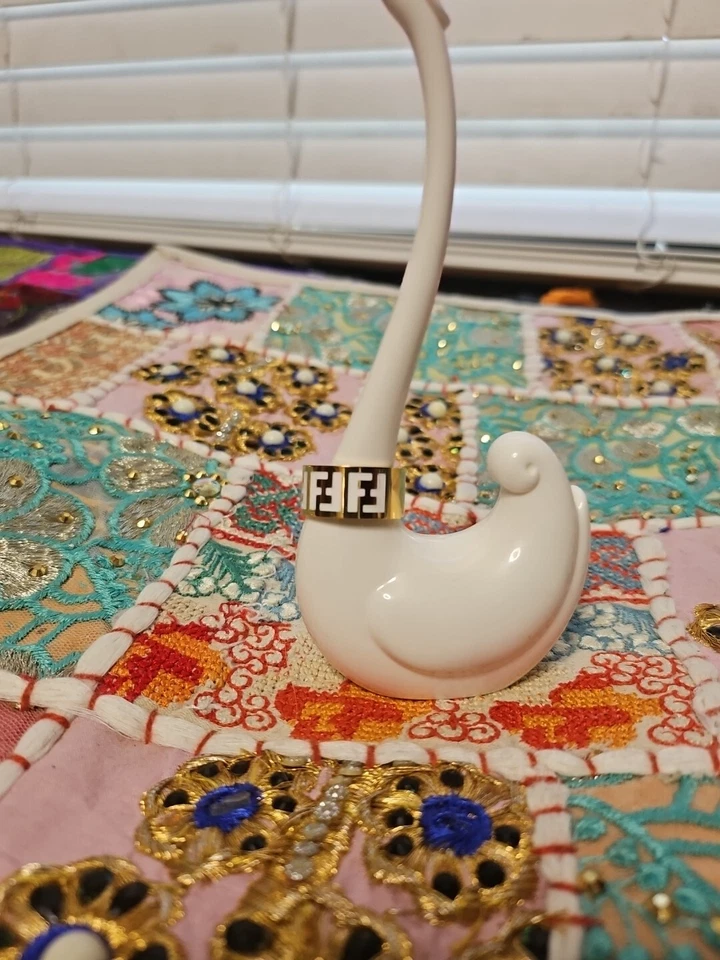 Anillo de diseño con banda de oro Foto 4 de 4