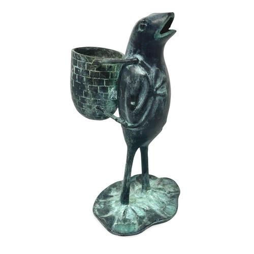 Bronze reisender Frosch auf Lilienauflage mit Korb VASE Skulptur Statue Messing Kröte
