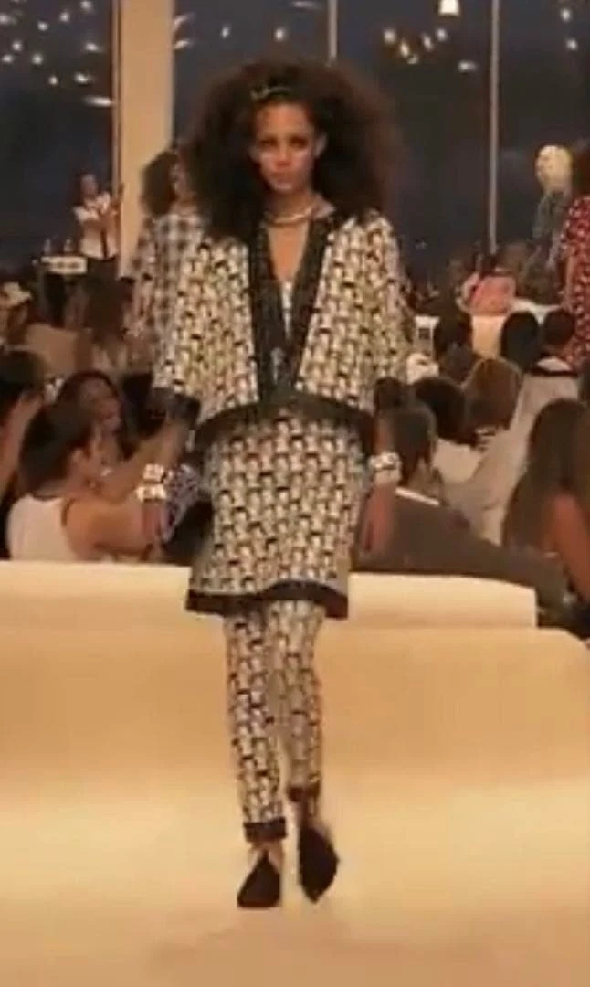 Chanel — Chanel Dubai Collection Runway Dress Size:38 Black/White good condition SK1718