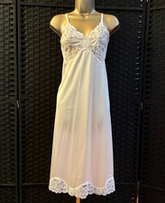 Vintage VANITY FAIR FULL SLIP Size 32 Small White Shiny Nylon Tricot Lace Femme