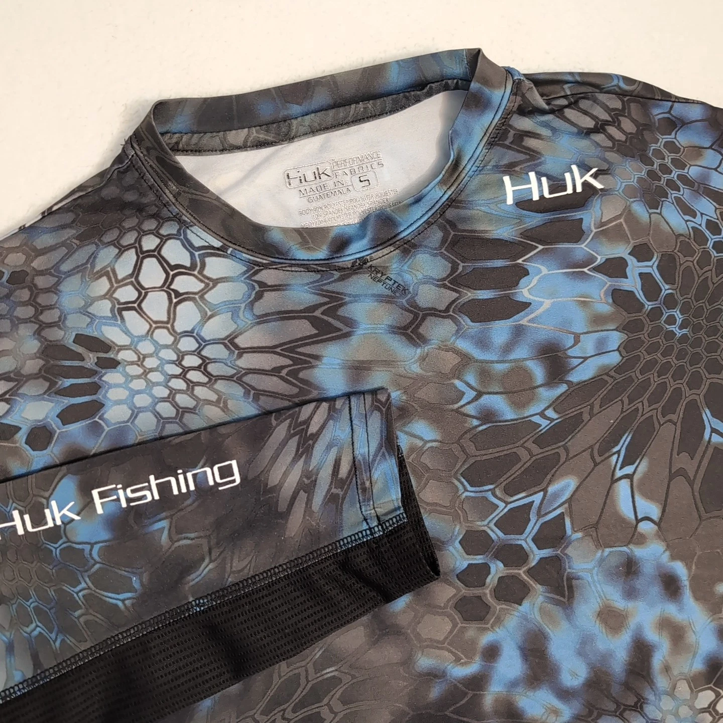 Huk Performance Fishing T-Shirt Long Sleeve Men's Small Blue Kryptek Neptune
