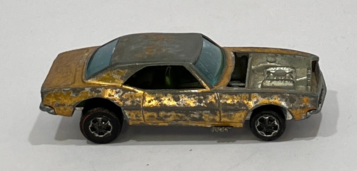 Hot Wheels Redline 1968 Custom Camaro Hong Kong in GOLD No