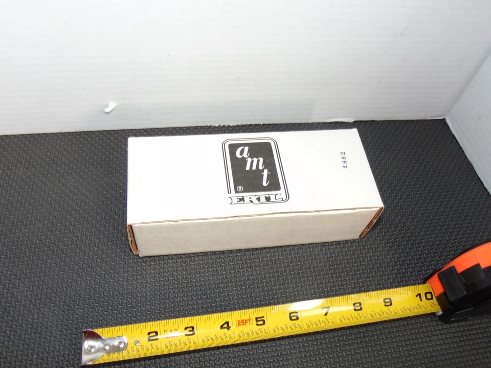 Corvette One Millionth 1992 escala 1/25 modelo promocional 2862 Foto 2 de 4