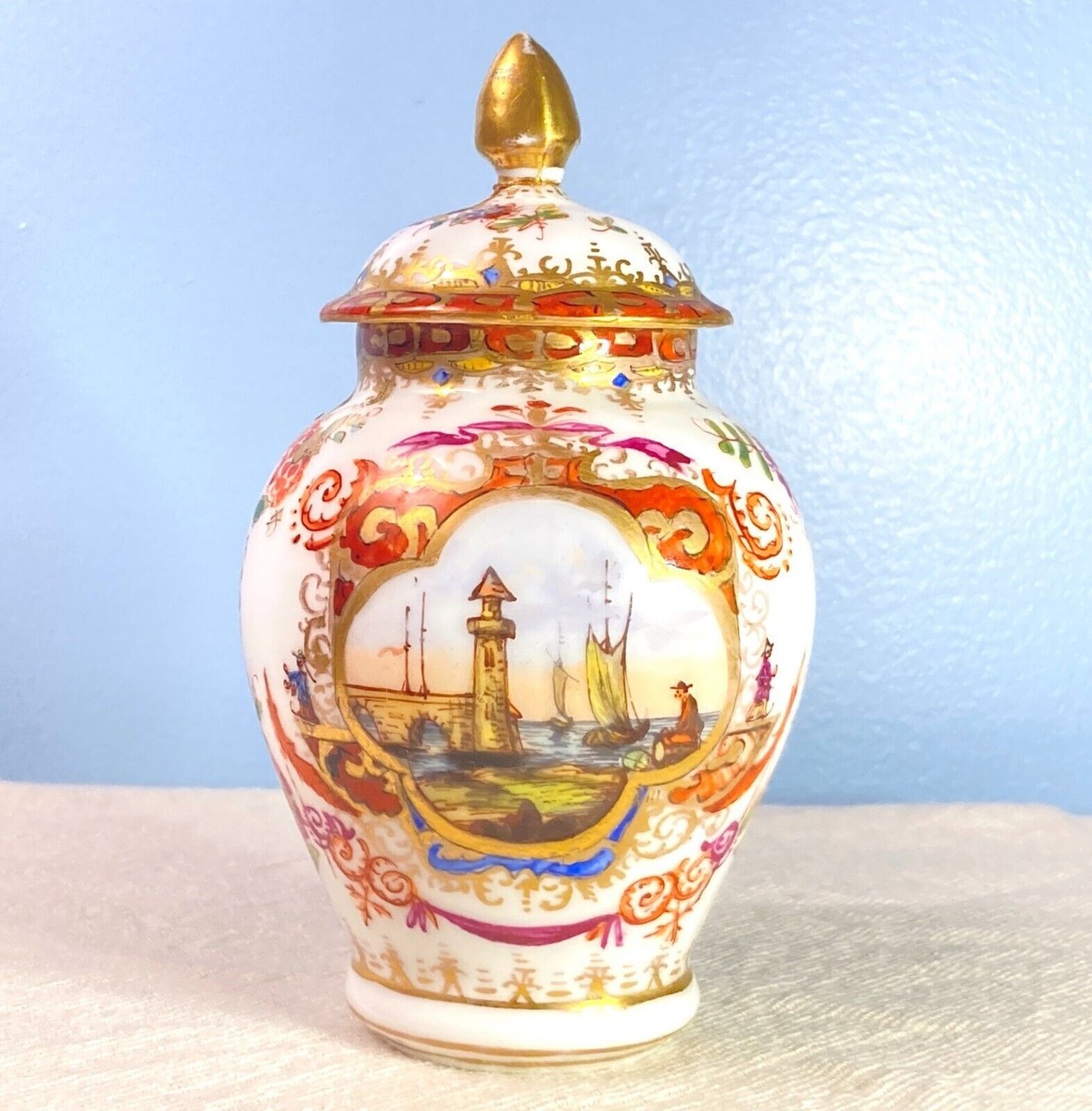 Pot à bouillon (oille) à deux anses avec plat / Musée de la Ville de