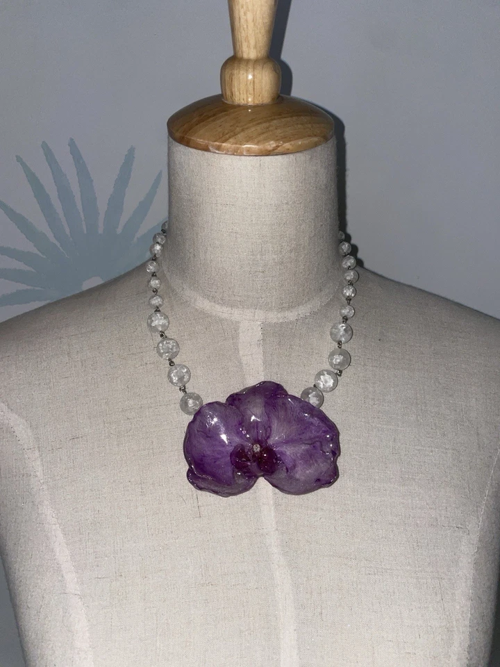 Collar de orquídea real hecho a mano con cuentas transparentes - único, único en su clase Foto 3 de 4