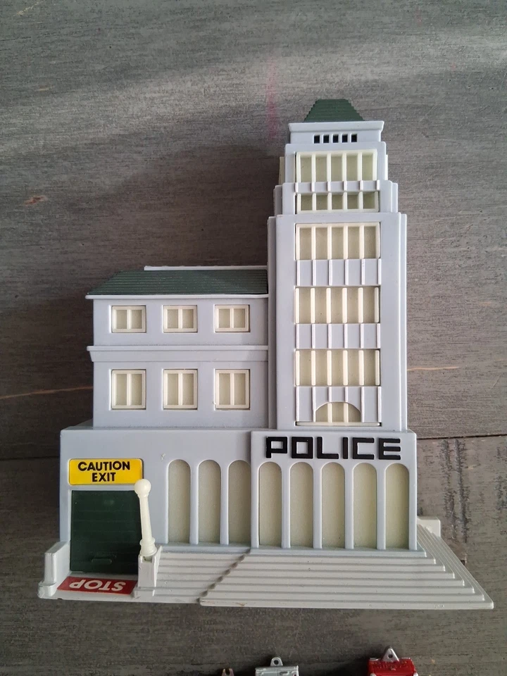 Lote Micro Máquina Galoob Vintage Años 80. Comisaría y 4 vehículos de rescate Foto 2 de 4