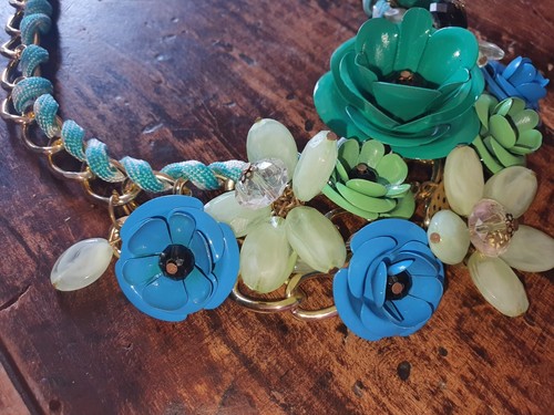 Collana ESTIVA πΈ FIORI π ROSE metallo VERDE π’ BLU π΅ perline CATENINA collier - Foto 5 di 15
