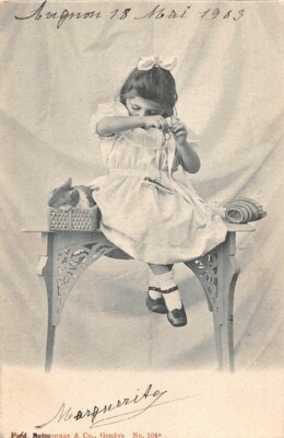 CPA Fantaisie - Petite Fille en Robe Bleue