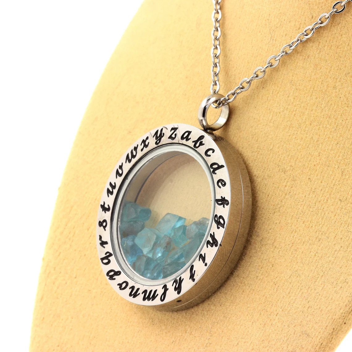 Pendentif apatite Paraïba brute pour illuminer vos tenues