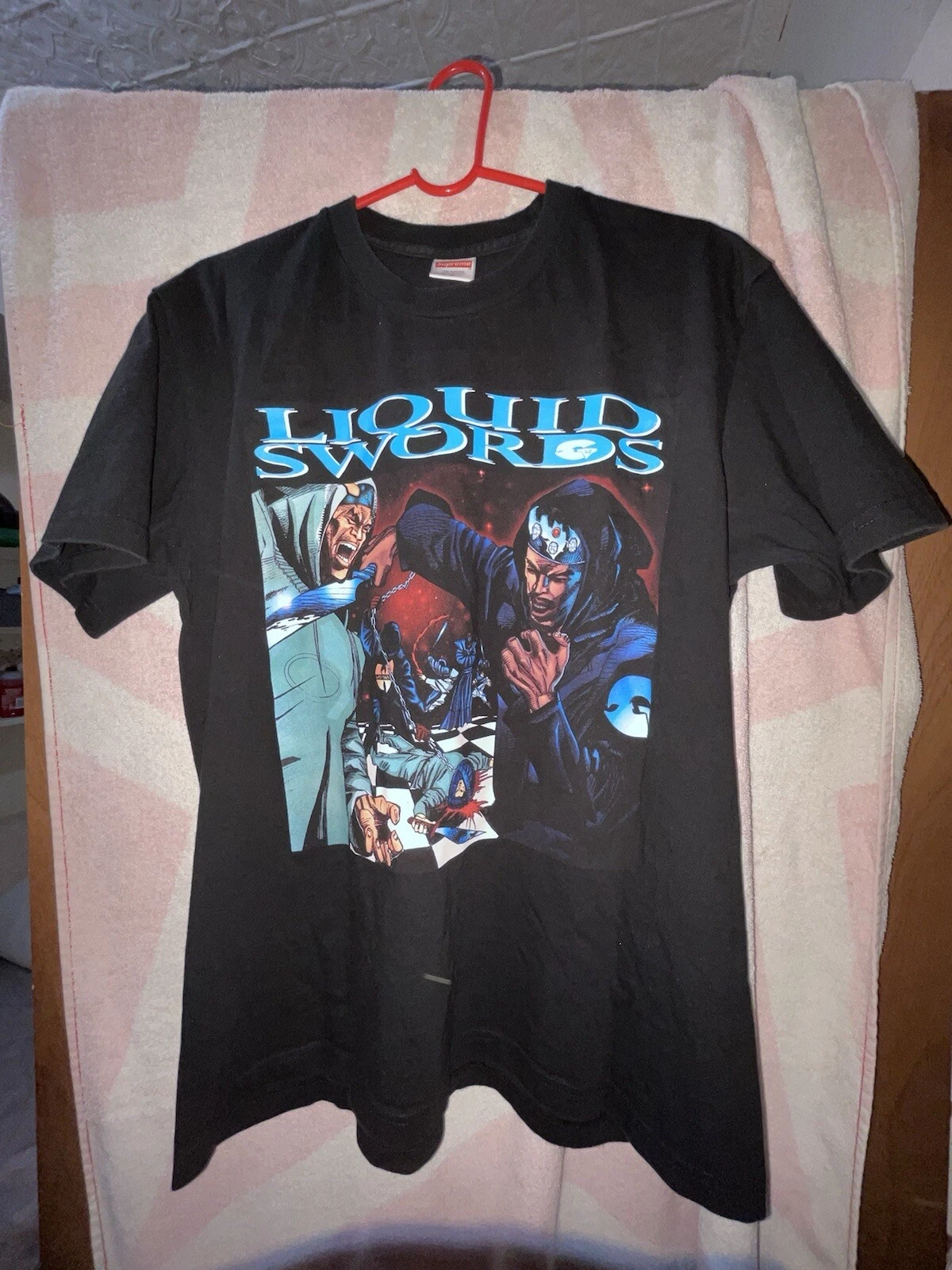 Tee shirt noir Supreme Liquid Swords FW18 taille Medium (peut être expédié le jour même)