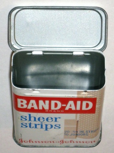 Vintage 1960s BAND-AID Sheer Strips BANDAGES Advertising Tin! Johnson & Johnson! - Picture 7 of 7