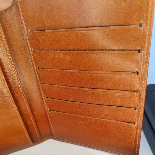 Hard Rock Cafe Passport Holder LOGO Guam USA Brown Leather Very Good Nice - Picture 8 of 13