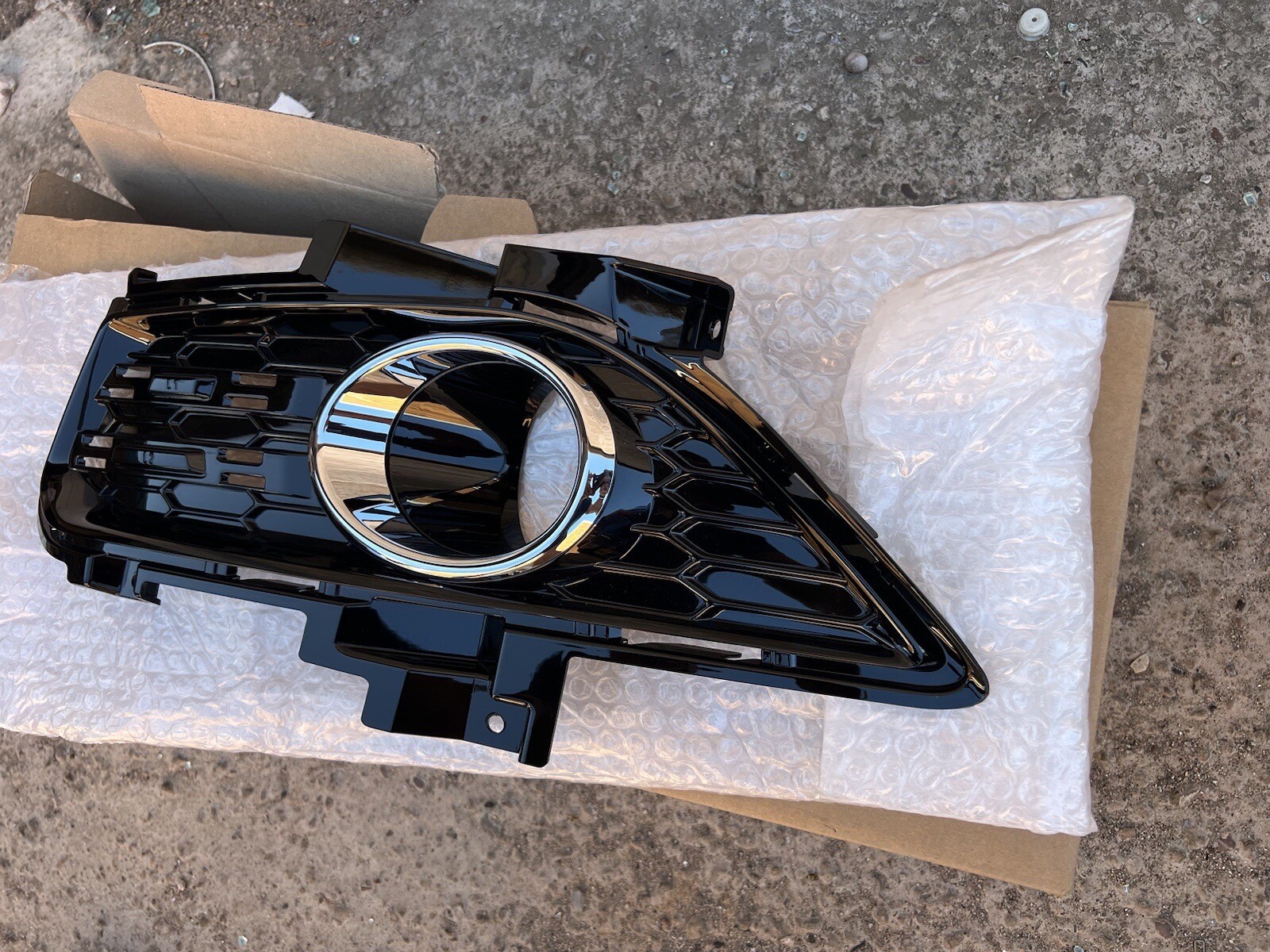 Genuine Ford MONDEO Mk5 Left Hand Side Black Styled Fog Lamp  