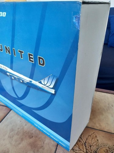 JC Wings 1:200 United Airlines Boeing 747-400 N128UA "Flaps' Down" (XX2267A) - Picture 2 of 7