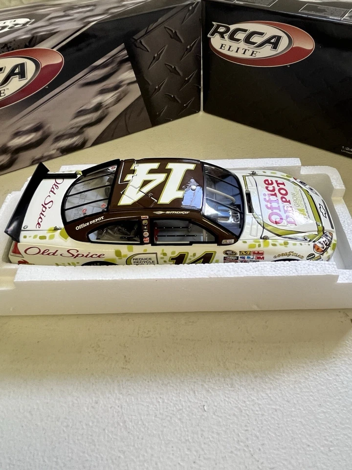 Tony Stewart #14 Office Depot Go Green 2010 Impala Elite 90/214 Foto 4 de 4