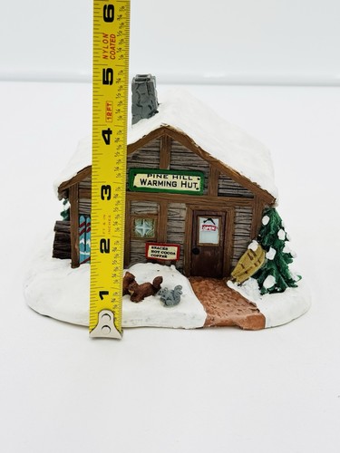 Casa de pueblo de Navidad Lemax Pine Hill Warming Hut - Imagen 3 de 9
