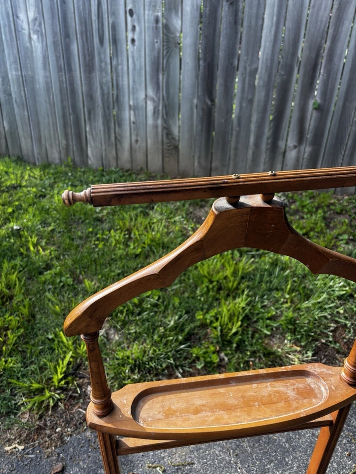 Vintage Mid Century MCM Wood Men's Wooden Suit Clothes Valet Stand 47” Foto 2 de 4