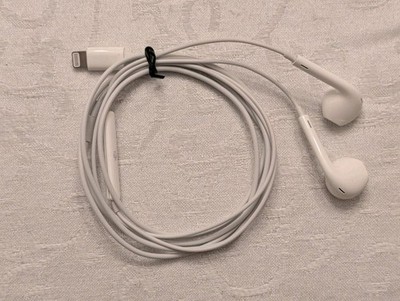 Genuine Apple EarPods with Lightning Connector In Ear Canal Headset - White