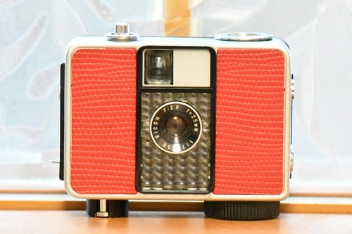 Overhauled Compact Film Camera RICOH AUTO HALF E Reupholstered in Red JDM Japan - Picture 1 of 6