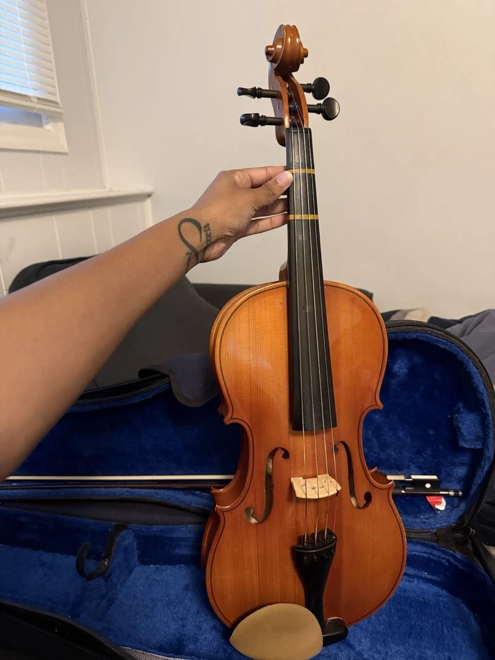 Viola tamaño completo, usada, buen estado, marrón, se vende con estuche, arco y resto Foto 2 de 4