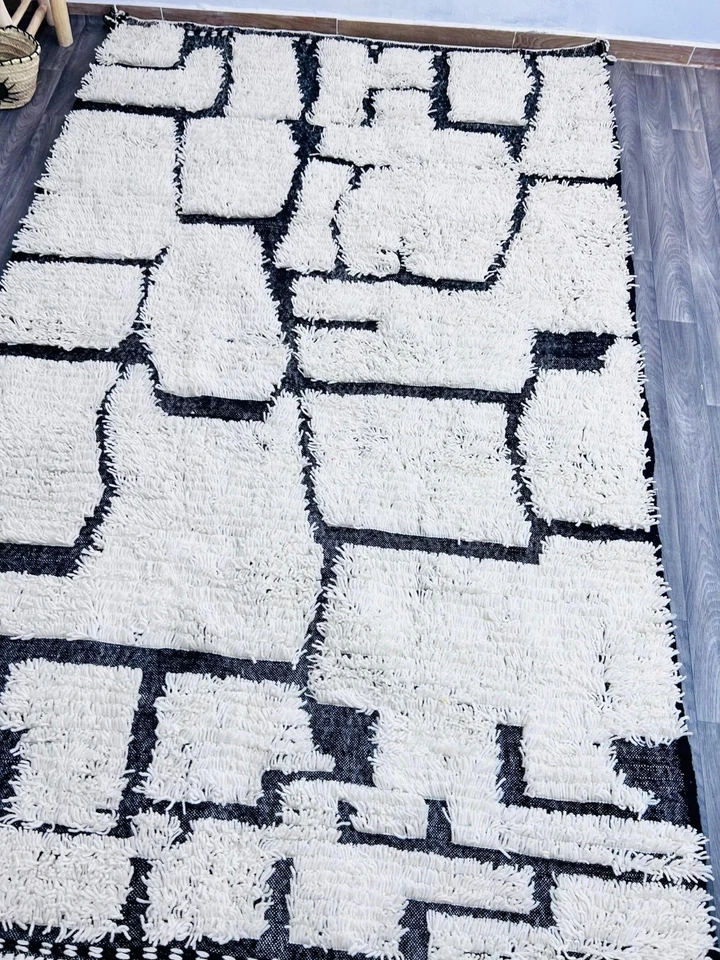 Modern geometric Moroccan rug - white wool - handmade Berber rug for living room - Image 2 of 4