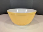Vintage Pyrex Yellow #402 1-1/2 Quart Mixing Bowl Daist "READ"