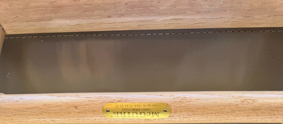 Par de sillas de director McGuire de bambú y piel cruda Foto 2 de 4