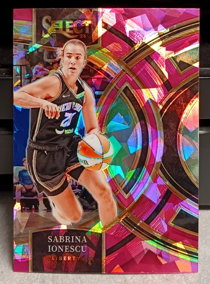 2024 Select WNBA Sabrina Ionescu Cards #174 Premier Pink Ice - Snapshots Enfuego - Image 2 of 4