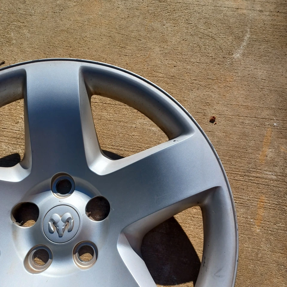 Tapacubos Dodge Charger Magnum 2008-2023 se adapta a rueda de 18" 0ZY74TRMAA, 8037 01 Foto 3 de 4