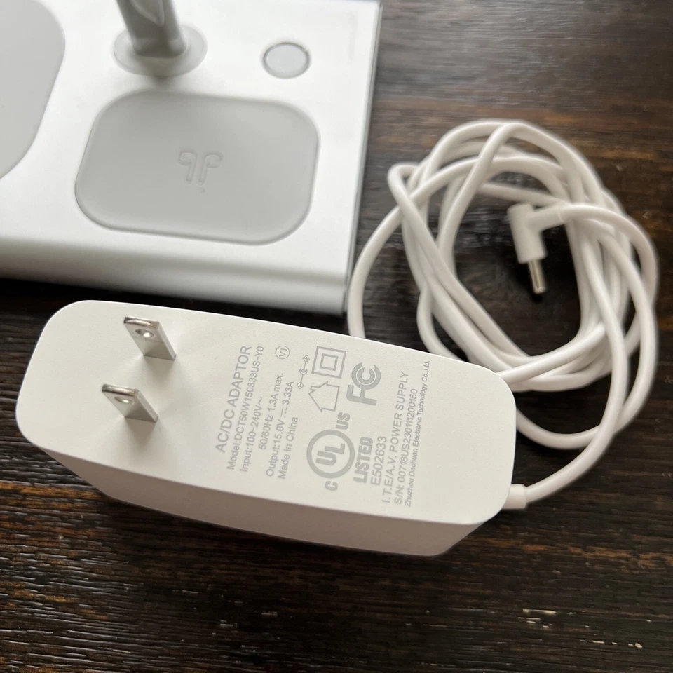 Insignia - Cargador Inalámbrico 4 en 1 15W con MagSafe para iPhone ¡PREVENIDO! Foto 2 de 4