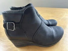 Dansko Women's Shirley Boots 41 10.5 Wedge Heel Brown Nubuck Comfy Bootie D01