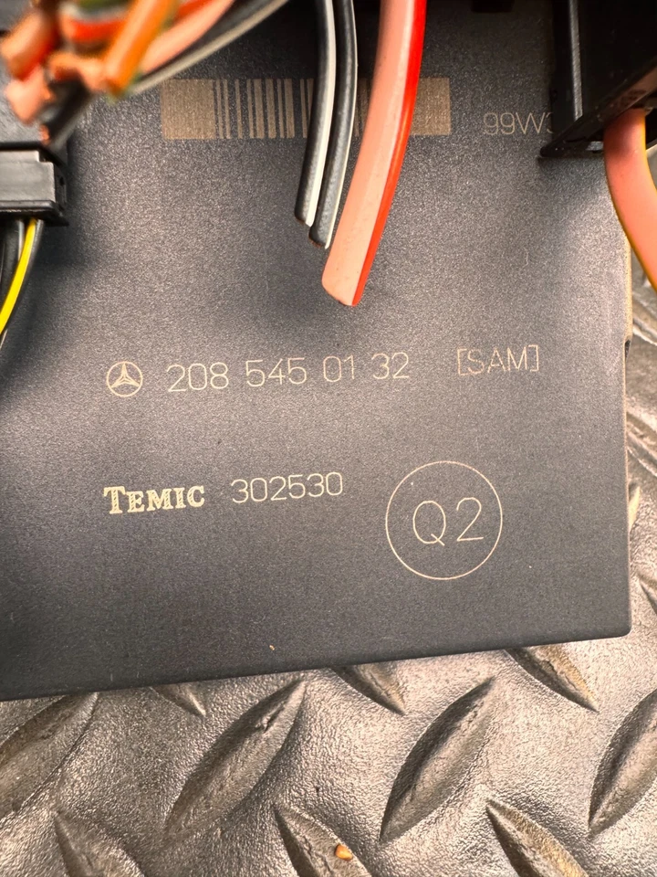 97-02 Mercedes-benz CLK320 cupé caja de fusibles caja de fusibles módulo de relé OEM Foto 2 de 4