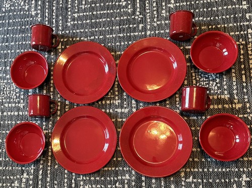 Vintage 12-teiliges Set rote Flecken Emaille Teller Becher Schüsseln... Service für 4 - Bild 4 von 12