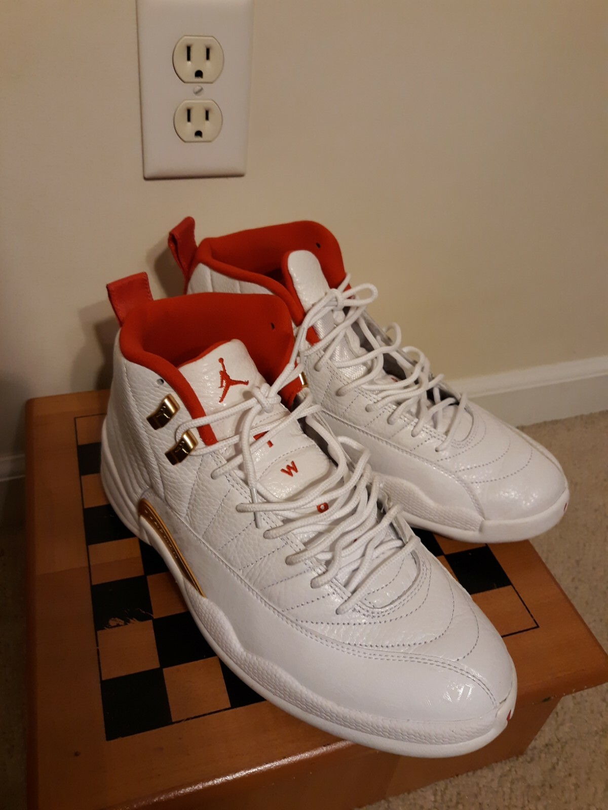 jordan two3 red and white