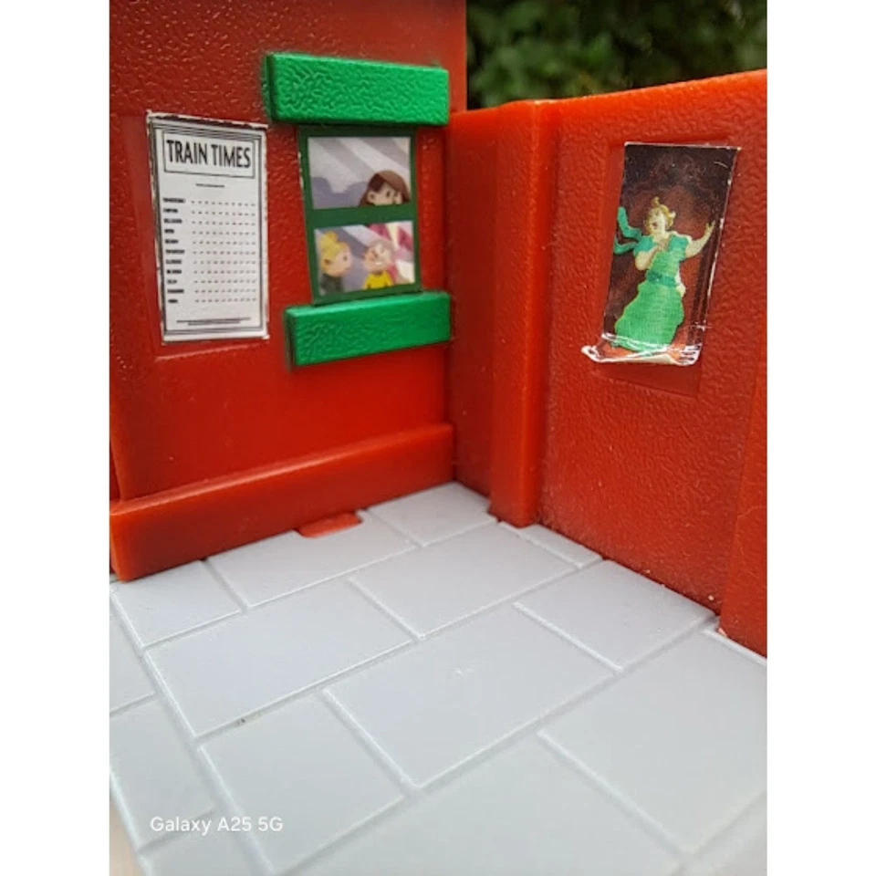 Железнодорожный вокзал TOMY Thomas & Friends Trackmaster LOW TIDMOUTH 2009 - Изображение 4 из 4