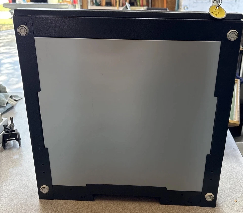 Logic Controls CR3000E - GY Cash Drawer w/Key - Image 4 of 4