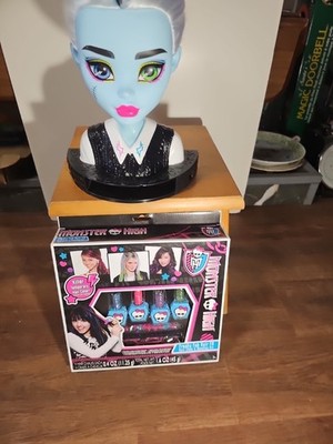 Monster High Frankie Stein Styling Head 11'' & Freaky Fab Hair FX Kit