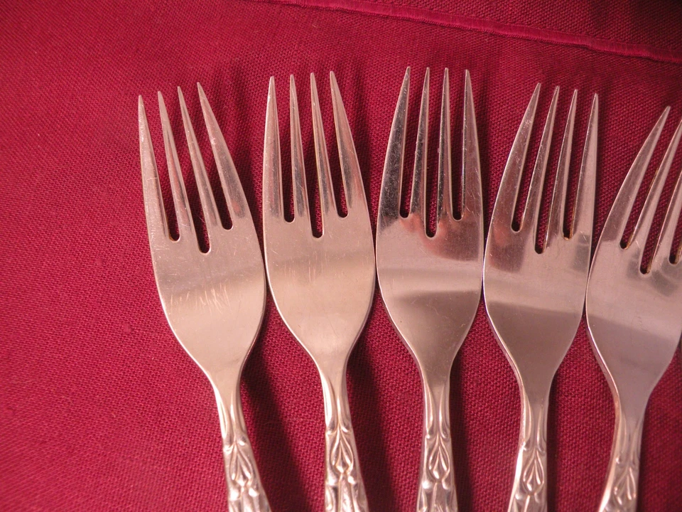 Set Of 7 Oneida VENETIA Community Stainless Steel DINNER FORKS 7 3/8" - Image 2 of 4