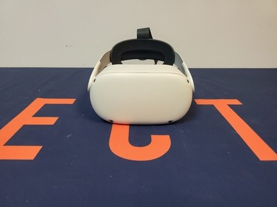 Meta Oculus Quest 2 VR Headset    128GB   White   Fair Condition