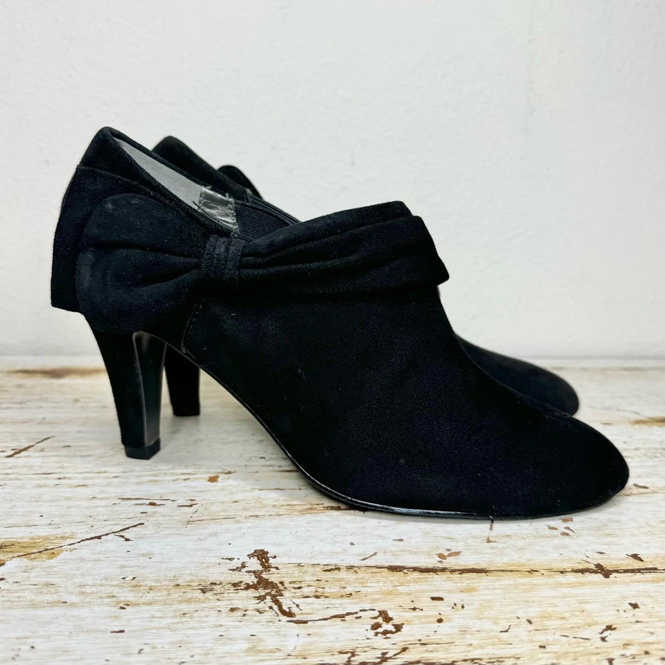 Botines Tahari Negro Grisson Gamuza Tacón 8M Foto 3 de 4