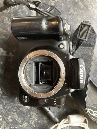 Canon EOS 300D Digital SLR Camera - Black with 28-90mm canon Lens - Picture 5 of 12