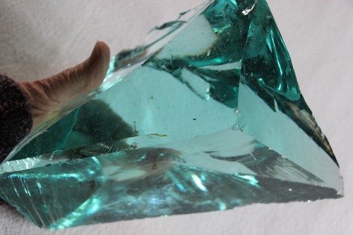 ca. 3 kg großer dekorativer Glasbrocken Glasstein aquamarinfarben Pyramidenform - Bild 2 von 14