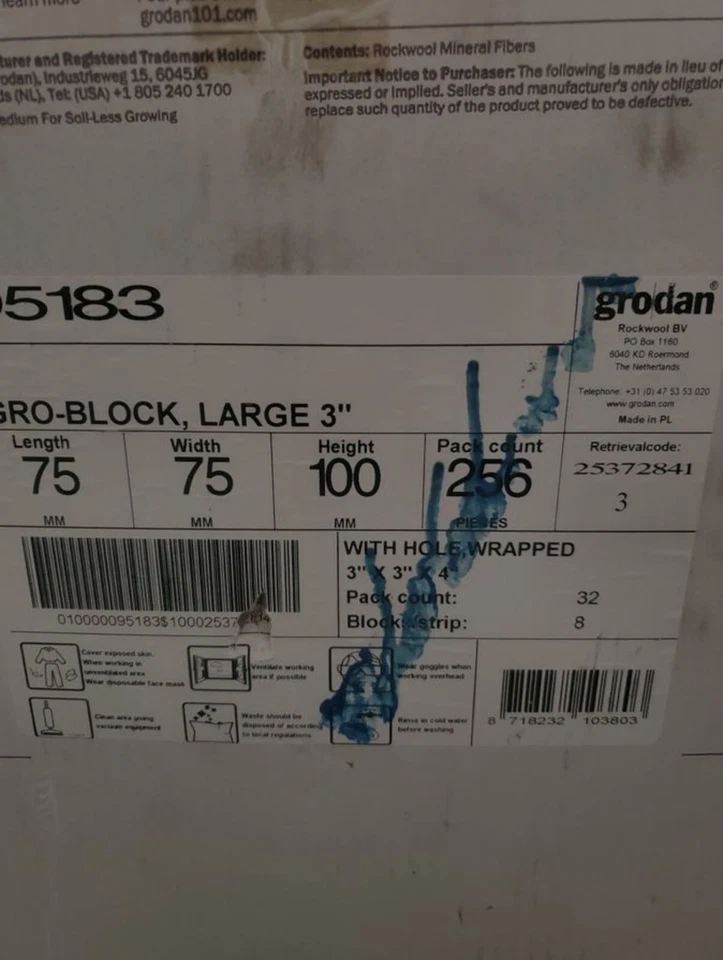 Estuche Grodan Growdan Gro Block 256 unidades Delta grande 3" con agujero 3" x 3" x 4"  Foto 2 de 3