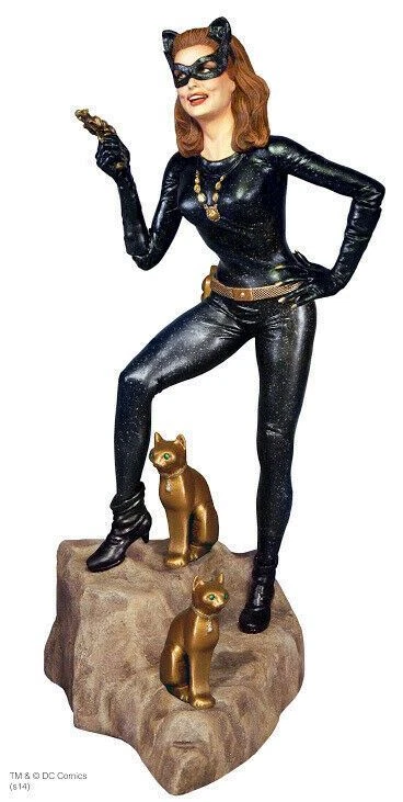 Batman 1966 Catwoman Julie Newmar 1/8 Scale Plastic Model Kit  16BMB04 - Image 3 of 3