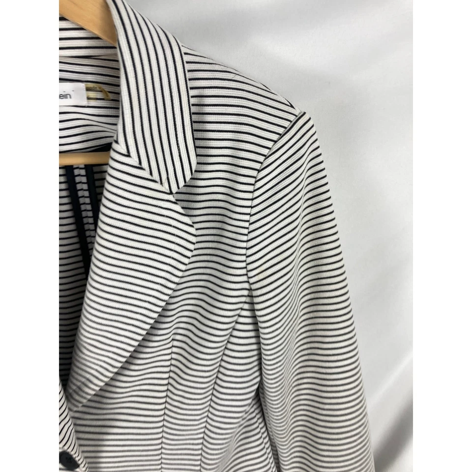 Blazer Calvin Klein Botón Único - Negro Blanco Rayas Textura Talla 6 Foto 2 de 4