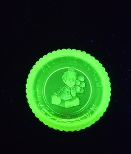 Vtg Mosser Uranium Vaseline Peewee Glass Clown Plate All The World Love Clown UV